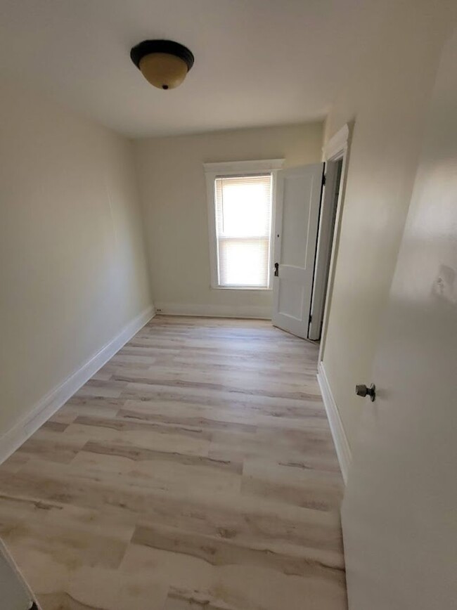 Building Photo - EAST SIDE 4 BEDROOM SECTION 8 AVAILABLE!!!