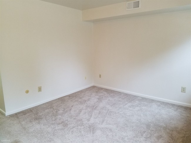Building Photo - 3 br, 1.5 bath Townhome - 100 Bellwood Drive