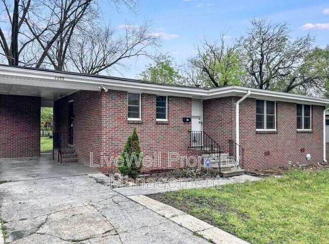 Foto del edificio - 1205 Woodward Rd