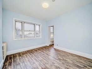 Building Photo - 122 Mallory Ave