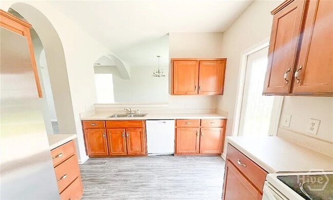 Building Photo - 221 Chapel Lake S