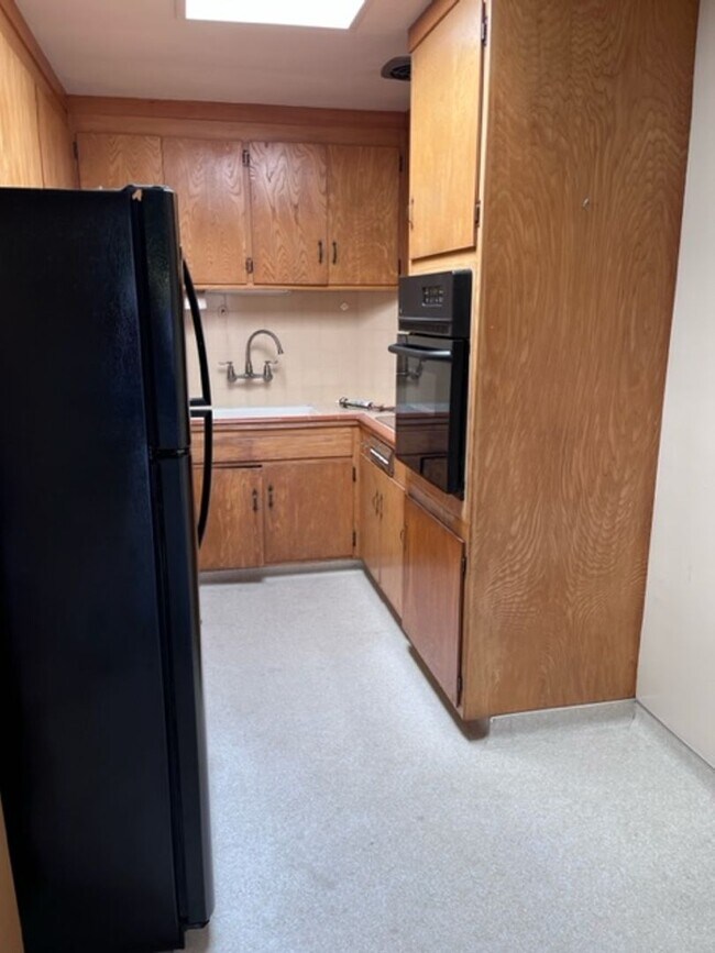 Building Photo - 5428B Claremont-Rental Only