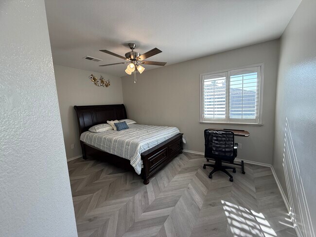 Foto del edificio - 1411 Scenic Ct