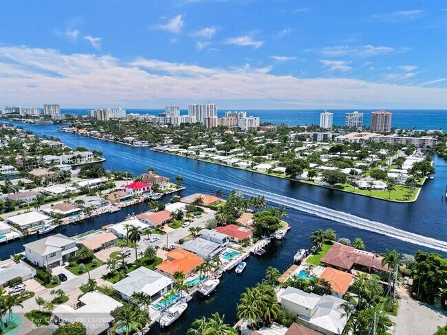 Foto del edificio - 3200 Port Royale Dr N