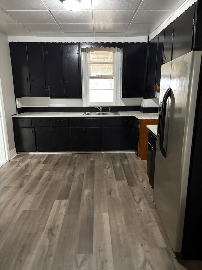 Building Photo - COMING SOON! 3 bedroom 1 bathroom Single Family Home!