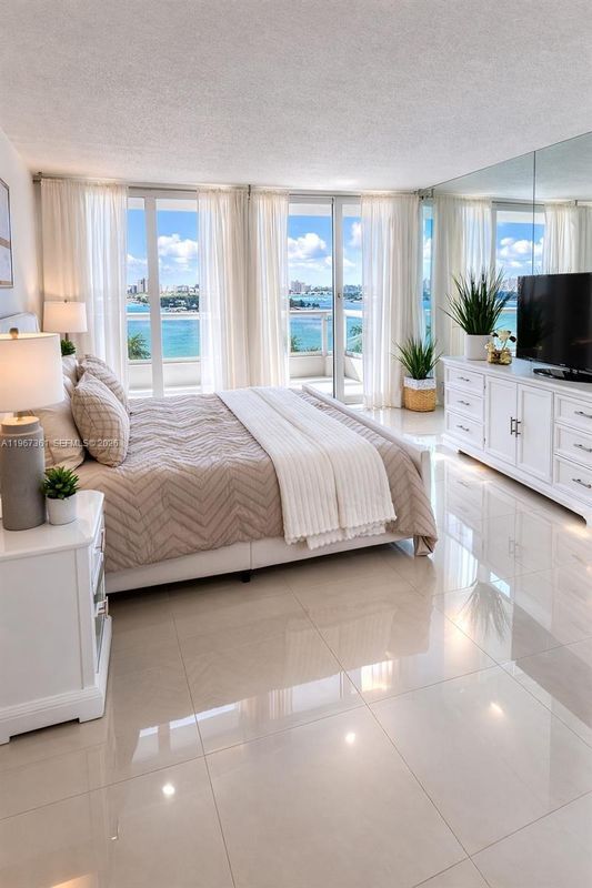 Foto del edificio - 1717 N Bayshore Dr