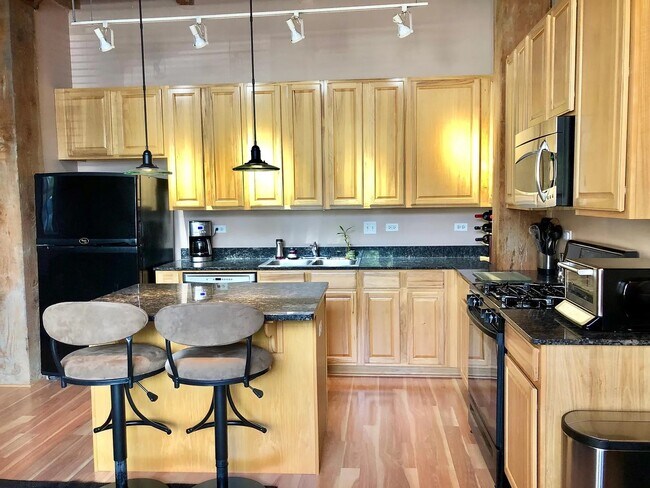 Foto del edificio - 1740 N Maplewood Ave