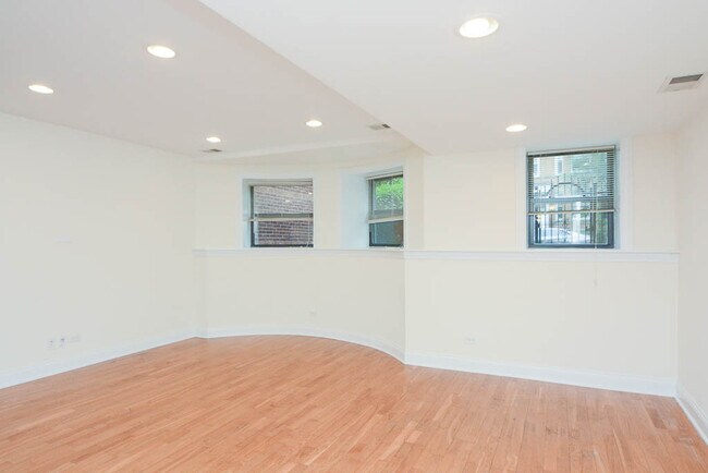 Foto del edificio - 2836 N Albany Ave
