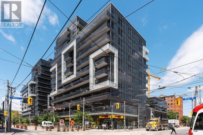 Photo du bâtiment - 1030 King St W