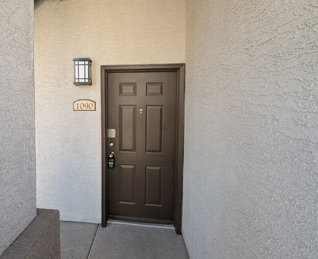 Building Photo - 2 Bedroom Condo Unit in the Solana Condominium Homes Community Near E Baseline Rd and Higley Rd!