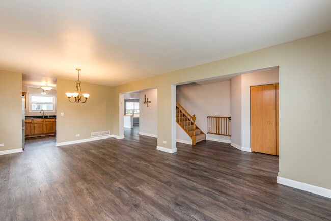 Building Photo - 686 Chippewa Cir