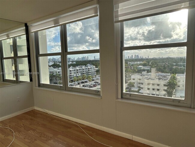 Foto del edificio - 2899 Collins Ave