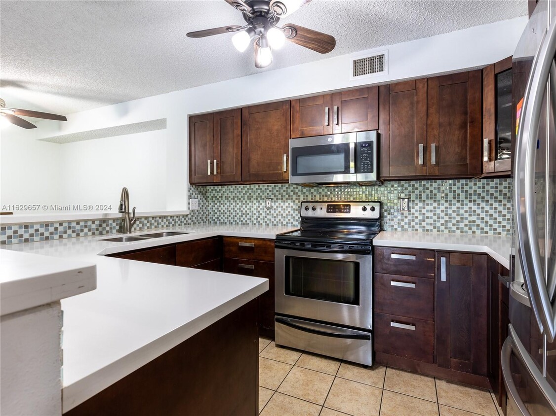 Primary Photo - 7640 Westwood Dr