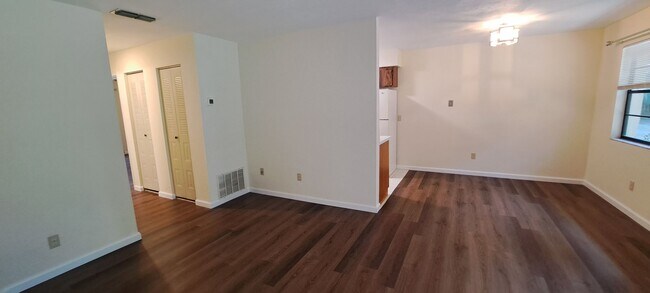 Building Photo - DANIT1715