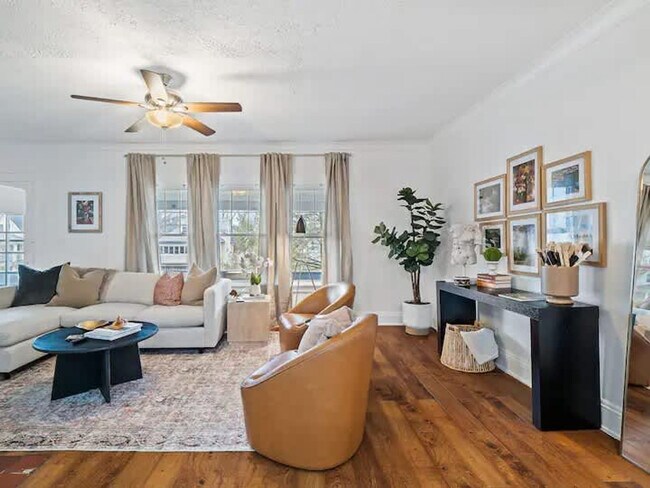 Foto del edificio - 2177 Rexwood Rd