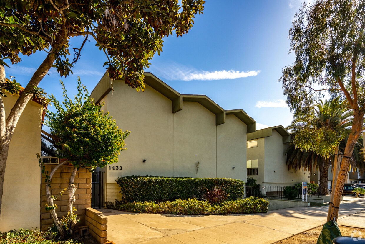 Exterior - AIRE Santa Monica