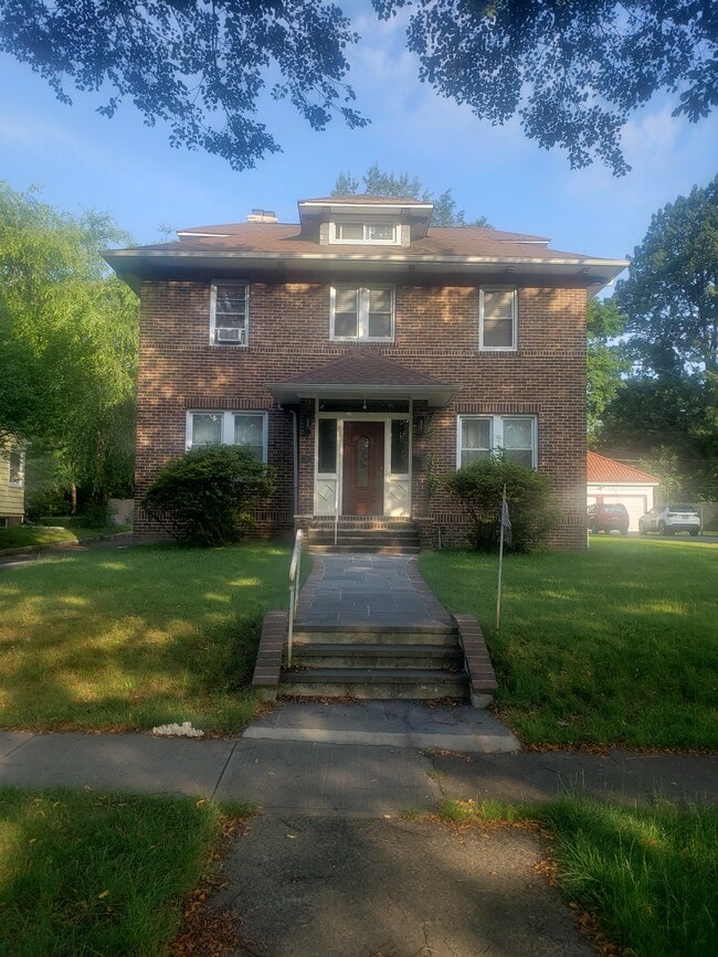 Building Photo - 11 S Stanley Rd