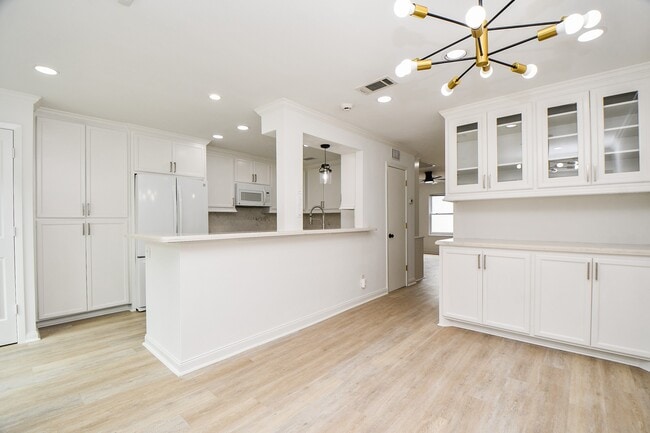 Building Photo - 6114 Kirby Dr