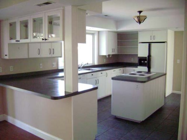 Building Photo - Spacious Two Story Home