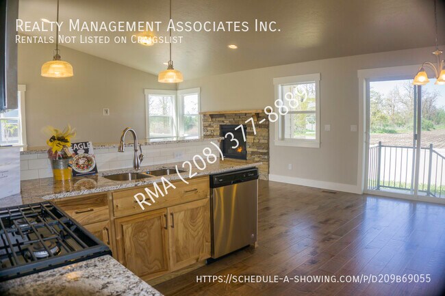 Foto del edificio - Luxurious 3 Bedroom Home in Eagle! $500.00...