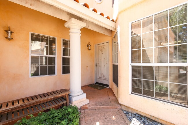 Foto del edificio - Beautiful 3 bedroom 3 bathroom Home in Mou...