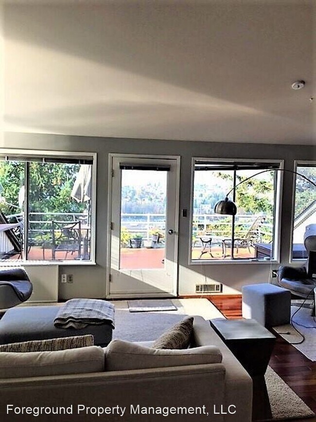Foto del edificio - 3 br, 3 bath House - 2261 12th Ave W