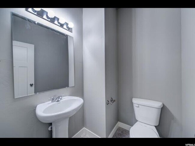 Building Photo - *** PRICE REDUCED *** Spacious 3 Bedroom T...