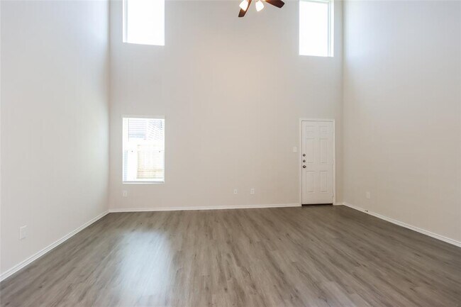 Foto del edificio - 15322 Estrella Rd W