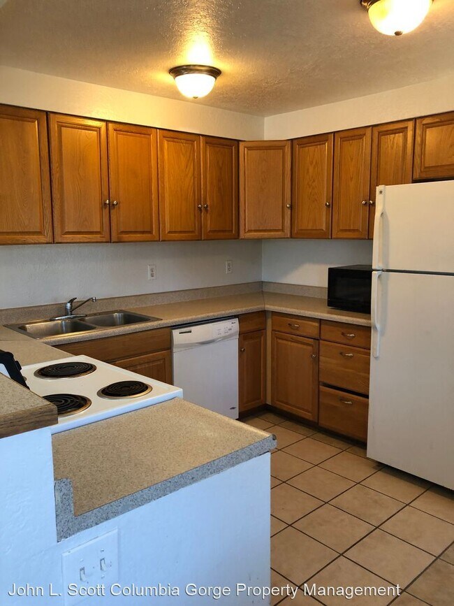 Building Photo - 2 br, 1 bath House - 400 D St