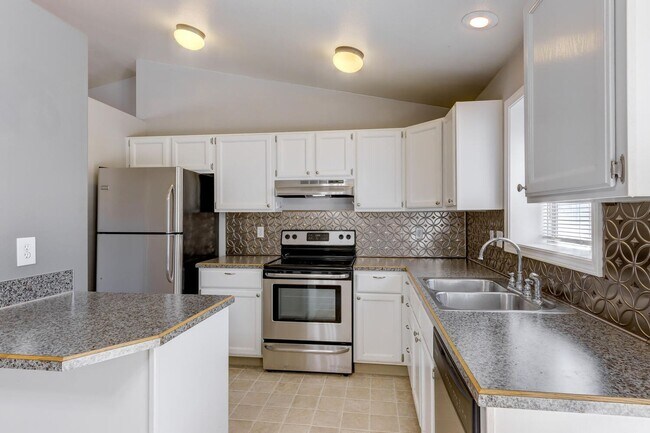 Building Photo - Desirable South East Boise Home for Rent -...