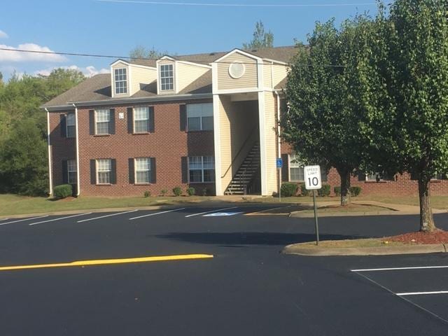 Beautifully Maintained - Creekside