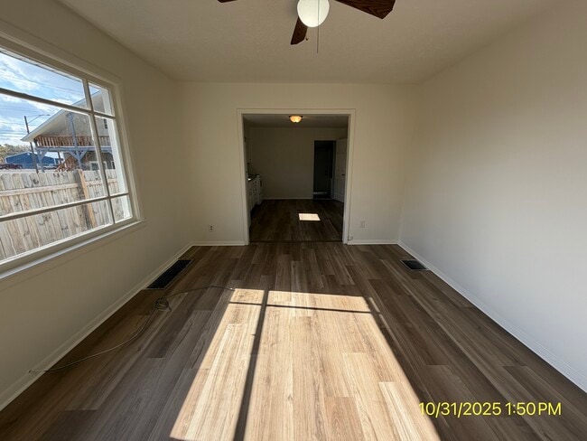 Building Photo - 3219 S Vine St