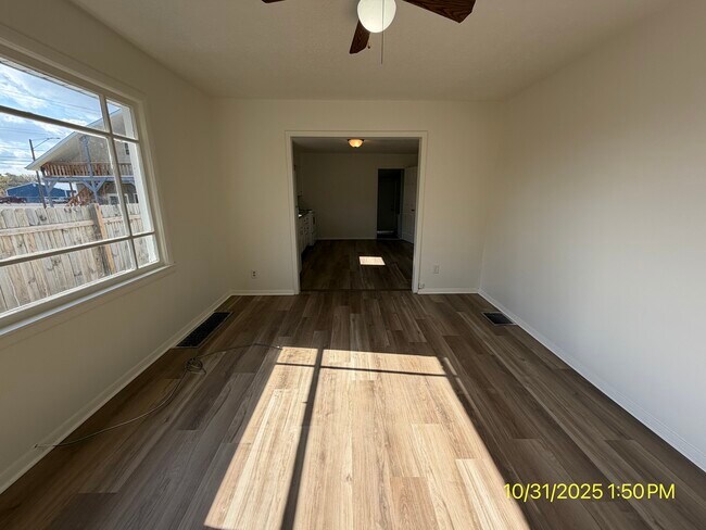 Foto del edificio - 3219 S Vine St