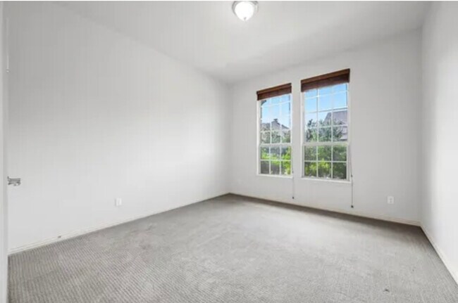 Foto del edificio - 1018 Ivy Charm Way