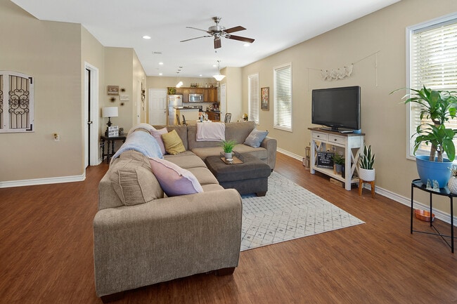 Photo - 409 Foch St House