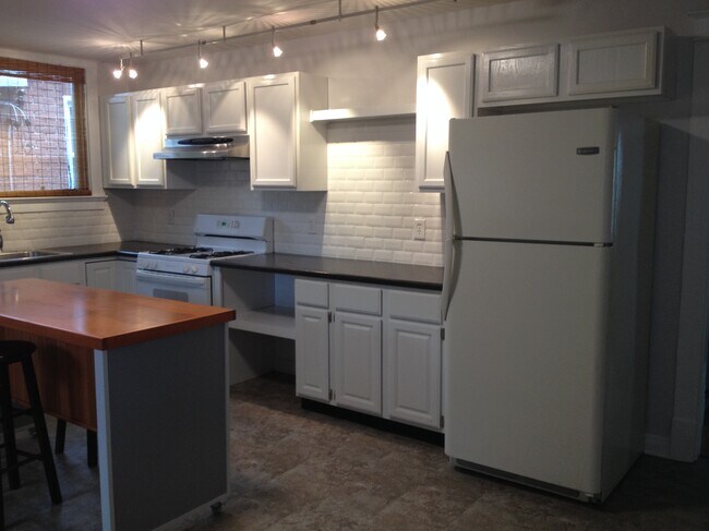 Building Photo - 4160 Osceola St