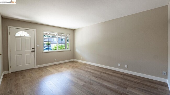 Building Photo - 161 Gilbert Ct
