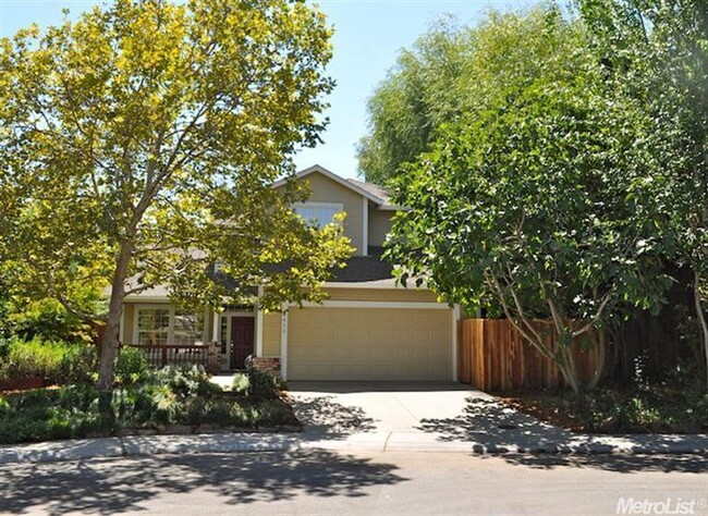 Building Photo - Comfortable Contemporary  Furnished home