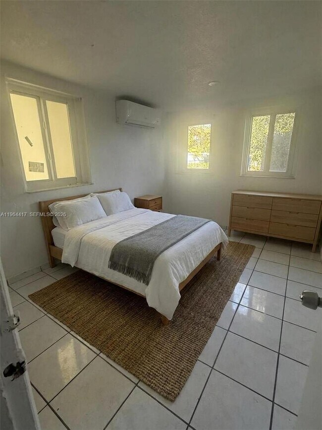 Foto del edificio - 10417 NW 6th Ave