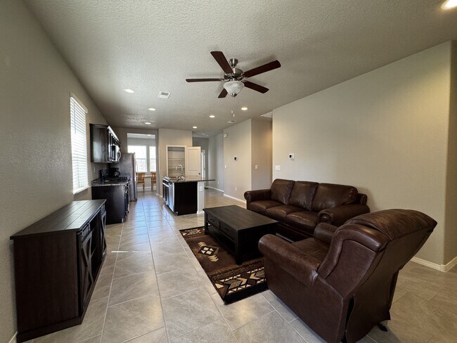 Foto del edificio - 4248 Skyline Loop NE