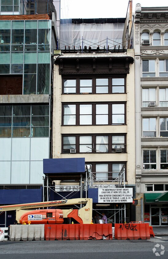 Building Photo - 18 E 23rd St