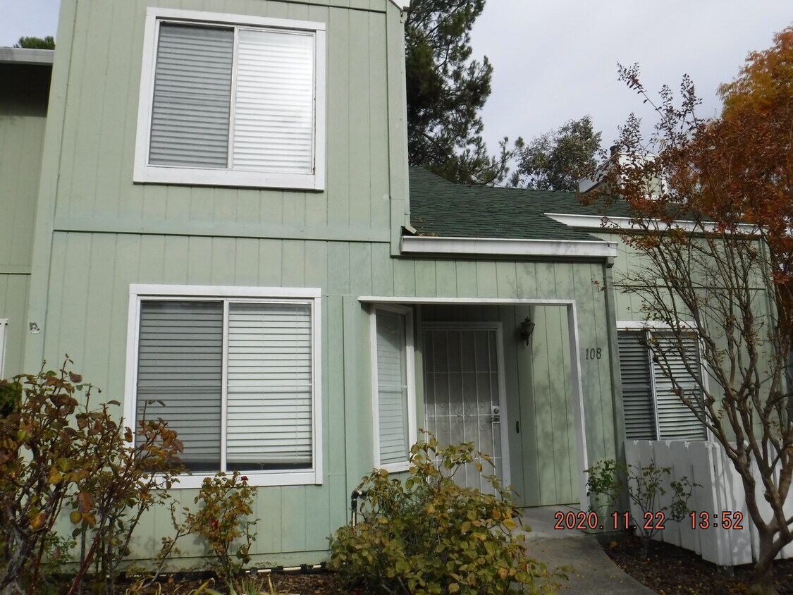 108 Marina Dr N, Lakeport, CA 95453 Townhome Rentals in Lakeport CA
