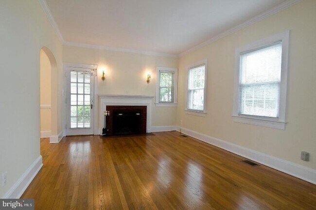 Building Photo - 103 N Brook Ln