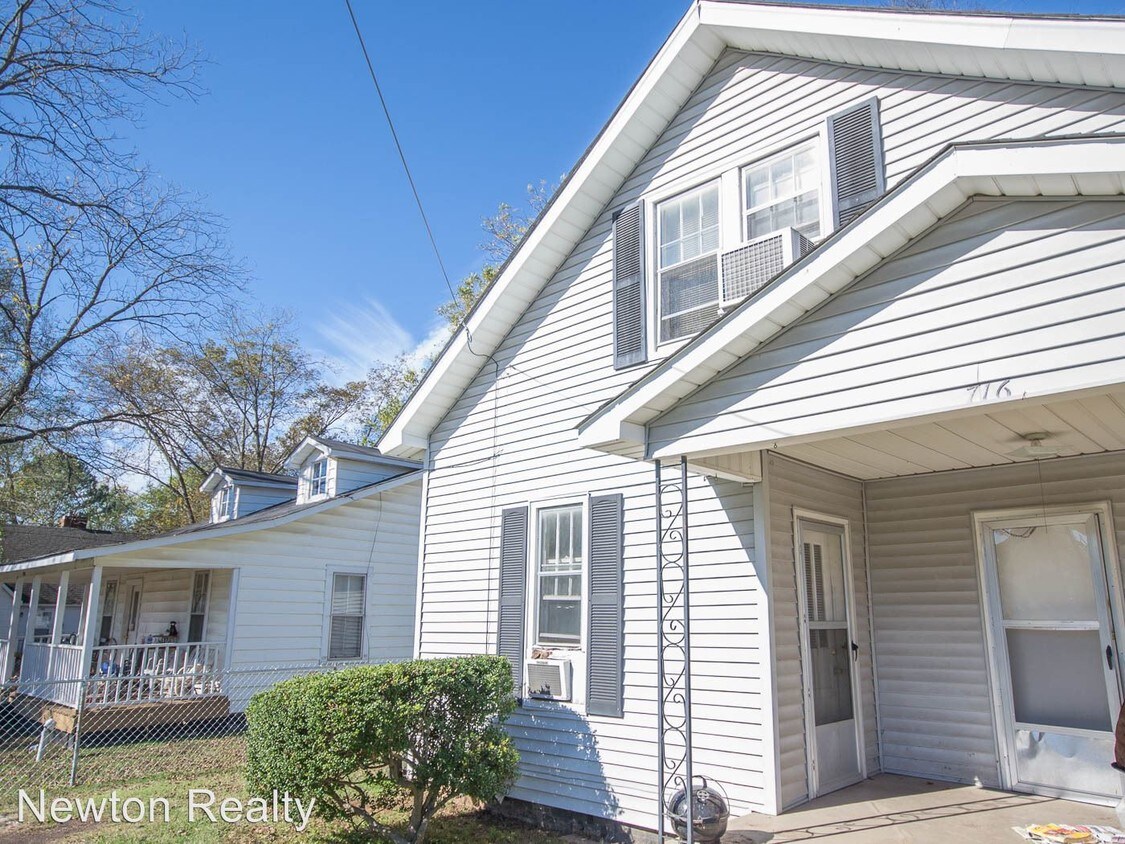 Primary Photo - 716 1st Ave