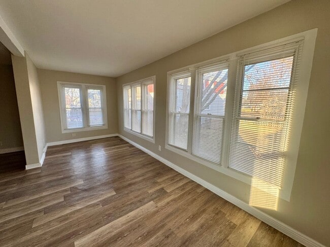 Building Photo - Beautiful 3 bedroom, 1 bath single family home with large fenced yard/ Garage /Central AC / Appli...