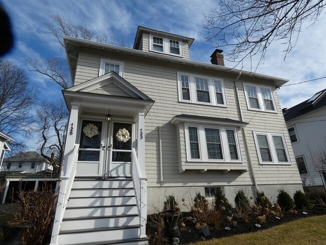 Building Photo - 125 Slade St
