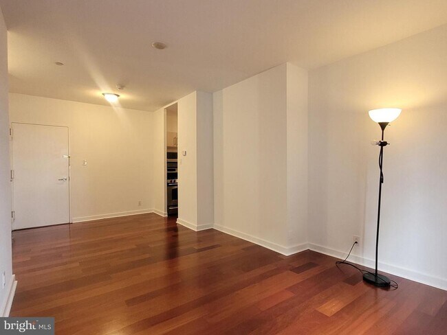 Foto del edificio - 219-29 S 18th St