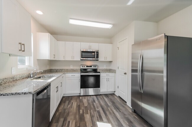 Building Photo - 196 Bluebonnet