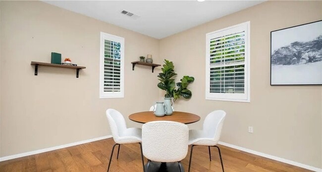 Building Photo - 66 Full Moon