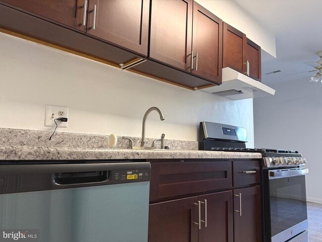 Foto del edificio - 3300 Woodburn Village Dr